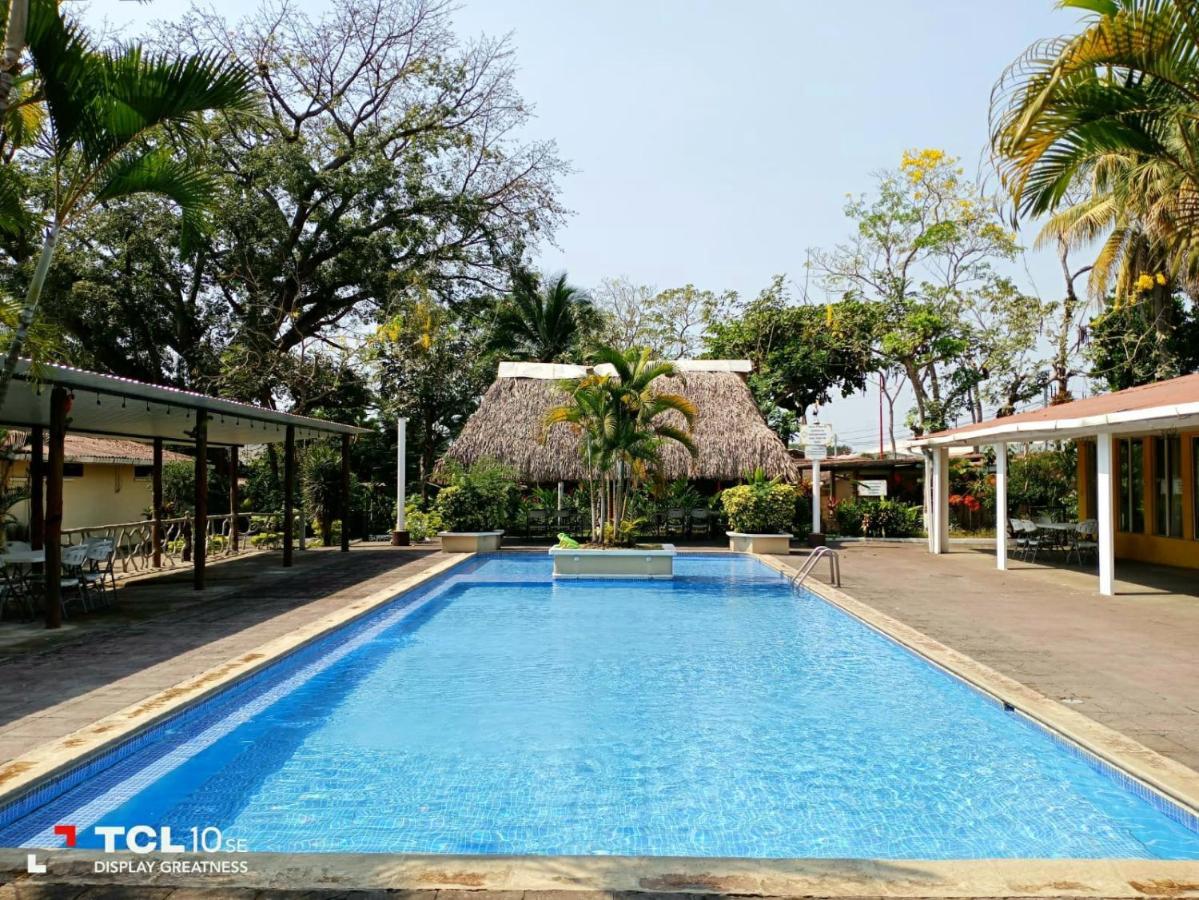 Hotel La Colonia Retalhuleu Exterior photo